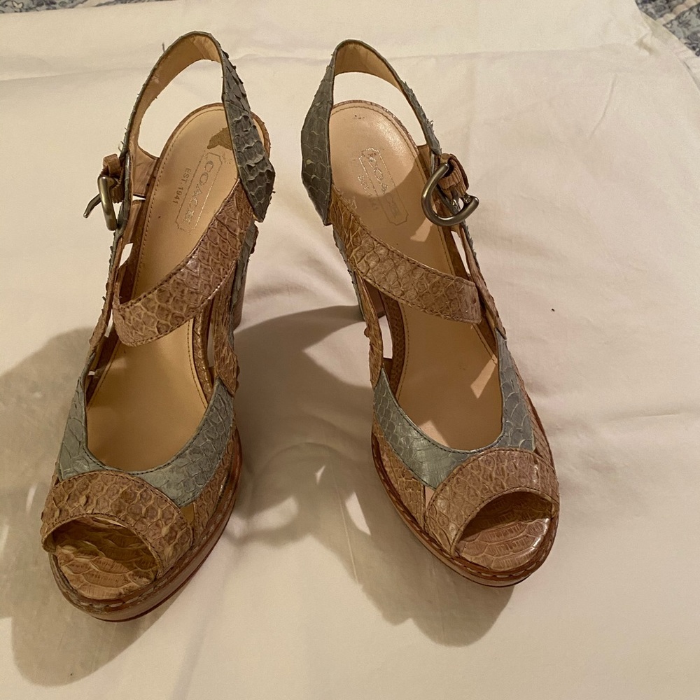Coach heels sz 8 beige and light blue